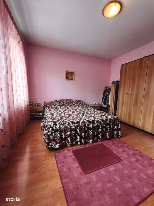 Apartament 3 camere, 97 mp(etaj 1) + 2 spații anexe în aceeași curte