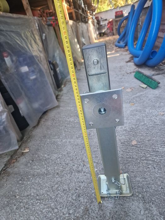 Picior de sprijin pentru toată gama de remorci de la 750 kg la 3500 kg