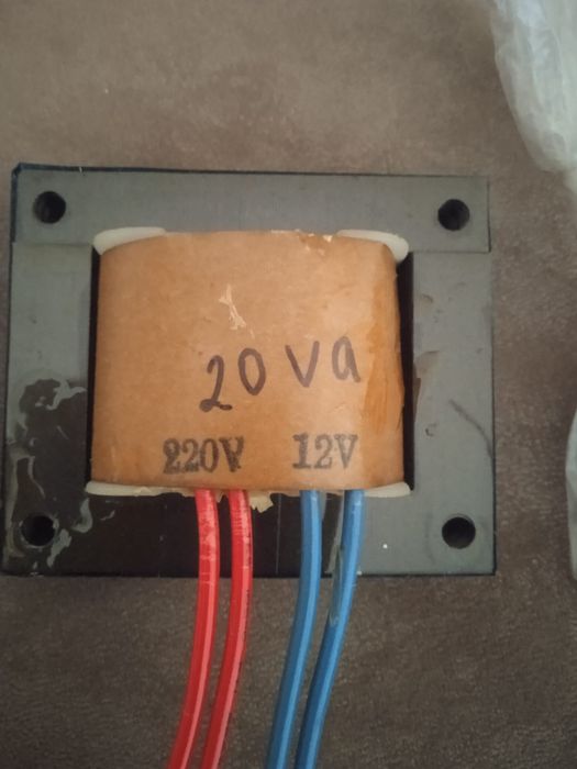 Продам трансформатор 220вольт, выхол 12вольт мощность 20ват
