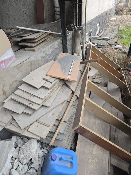 Продам ламинат,дерево