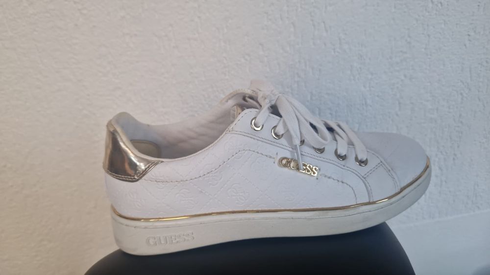 Adidasi guess, mărimea 39.