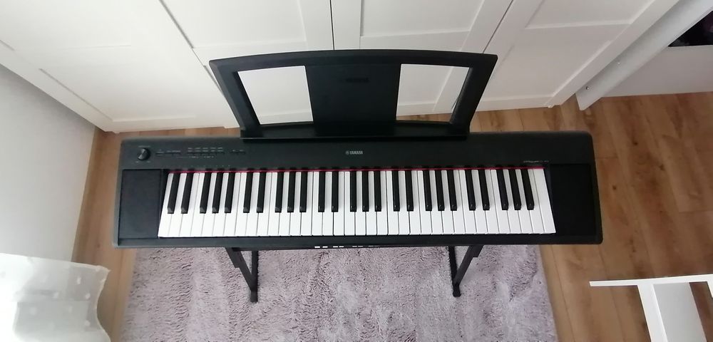 Vand pian yamaha 12 NP Piaggero ca nou
