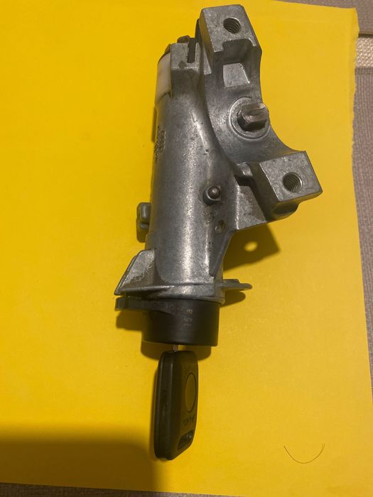 Vând  contact aprindere cu cheie pentru Audi a4 b5