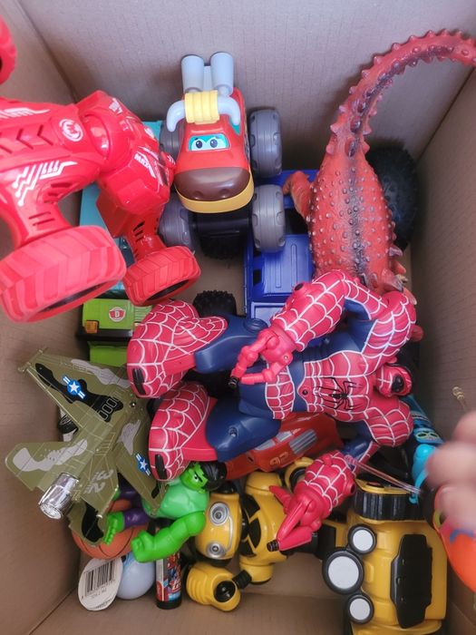 Loturi jucării mașini roboți cărți cuburi