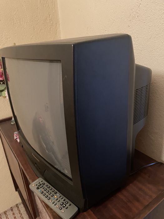 Цветен телевизор