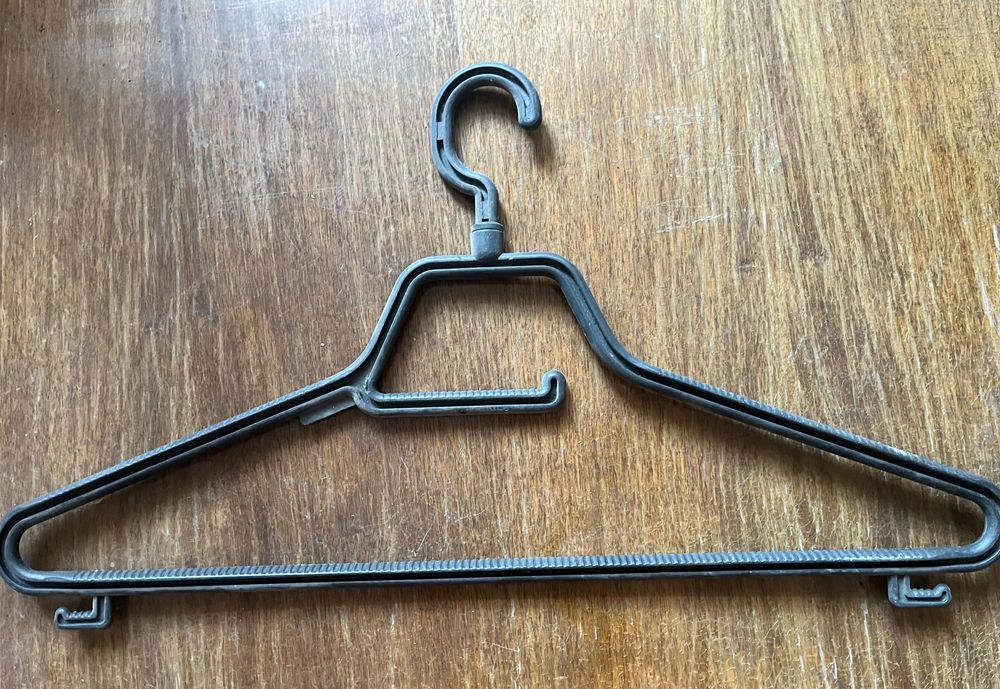 Закачалки, неограничено количество, бели и черни