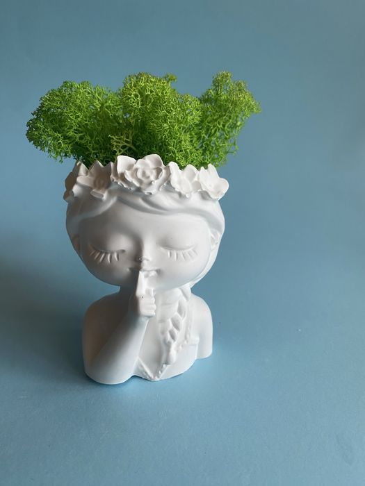 Керамична ваза със сапунени цветя и скандинавски мъх