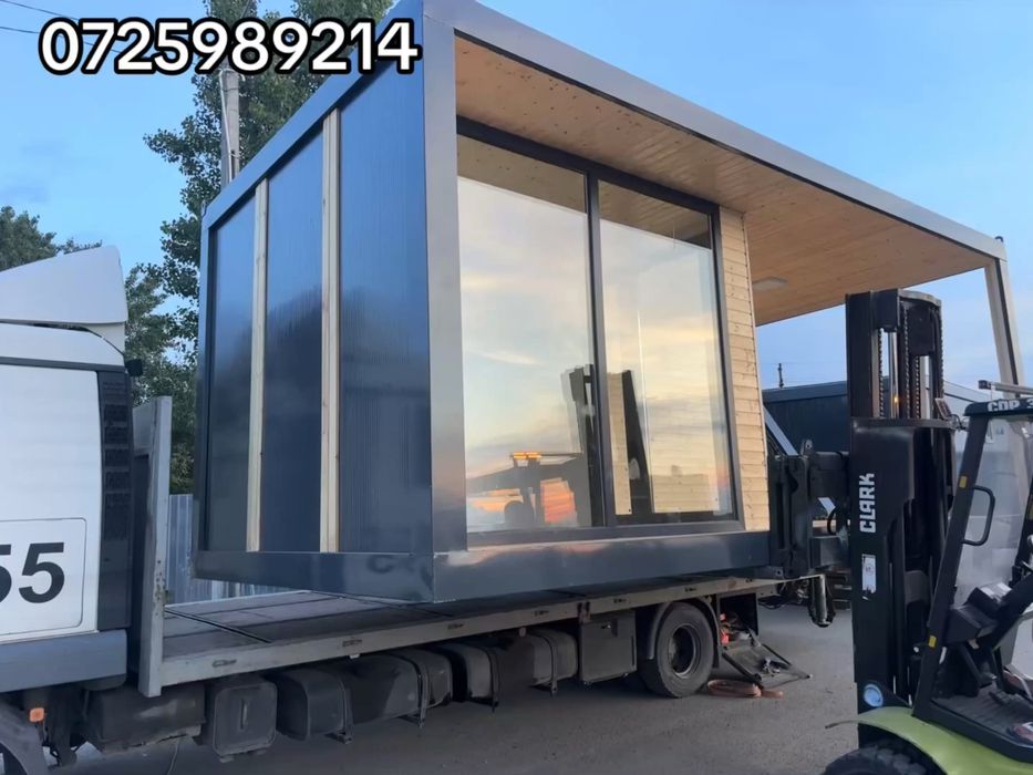 Container terasa modular cu lambriu lemn si sticla vitrina