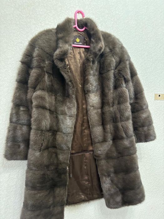 Норковая шуба в коричневом цвете, в хорошем состоянии