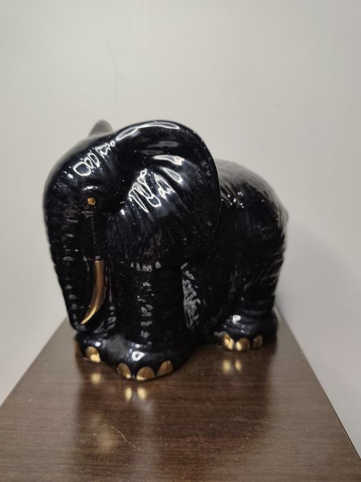 Много очарователна, голяма, винтидж статуетка на слон.