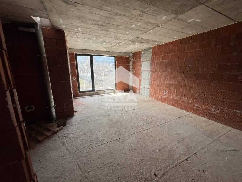 Ера Тера продава нов четиристаен апартамент № 15 в м. Гърдова глава.