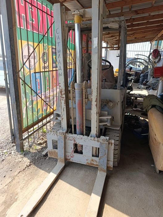 Вилочный погрузчик кара