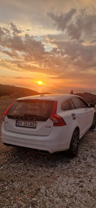 Vând Volvo V60 D6 AWD plug în hibrid