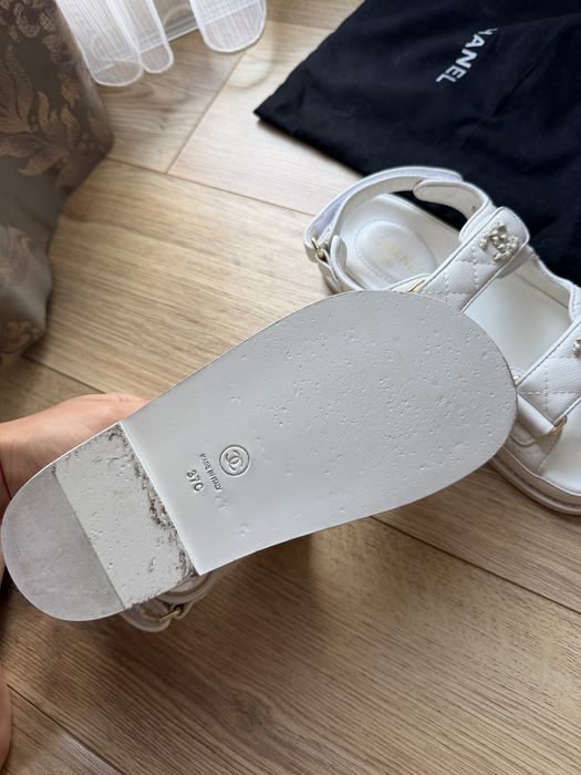 Бели сандали chanel