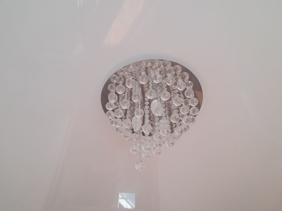 Продам люстру красивая  компактная