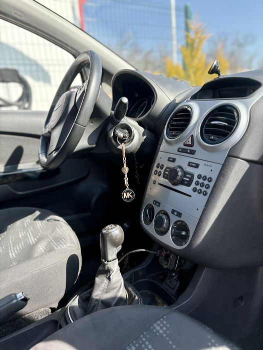 OPEL CORSA 2012г. газ/бензин