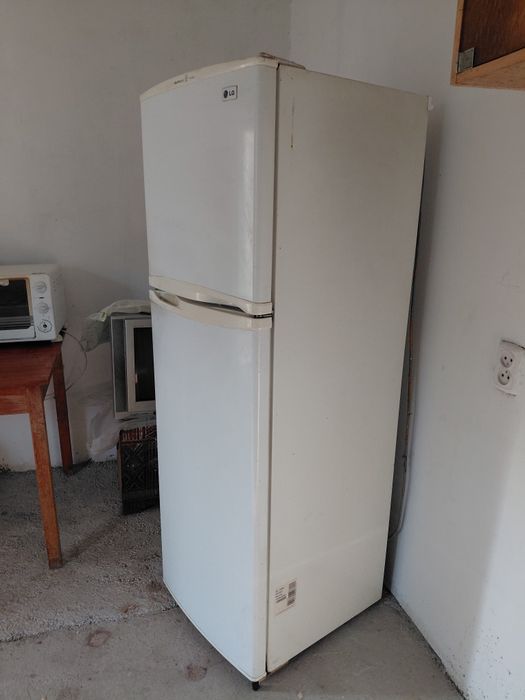 Холодильник LG, в рабочем состоянии