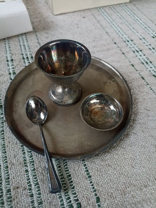 Прибор за консумиране на яйце.