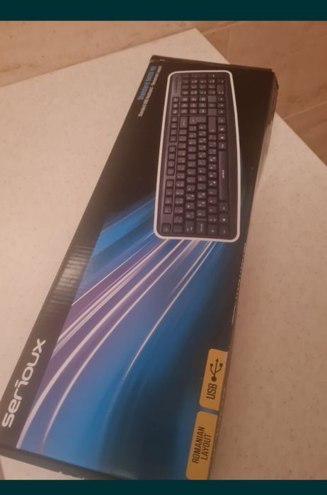 Compresor frigider și tastatură calculator