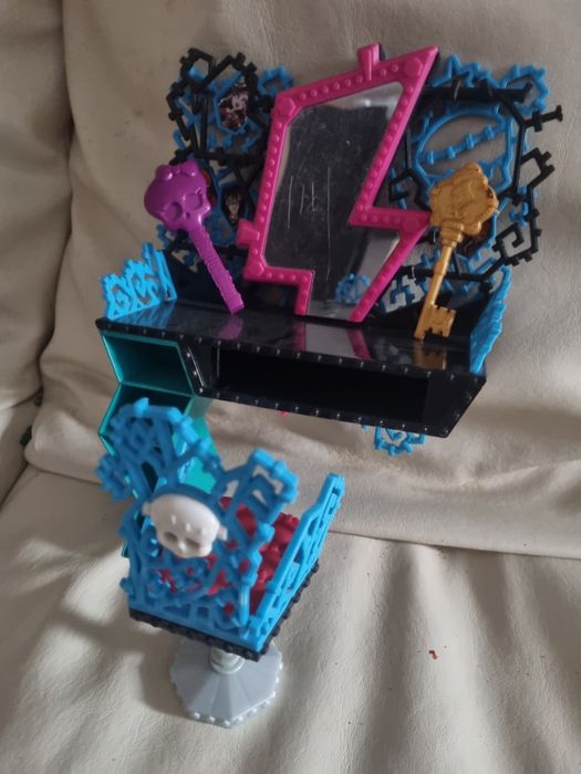 Монстерхай туалетный столик со стулом