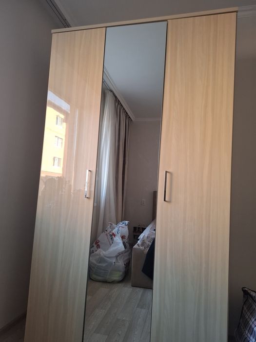 Продаю шифонер 3х дверный