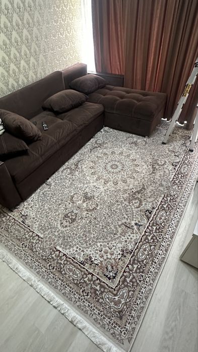Продам ковер напольный