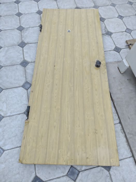 Продам входную дверь