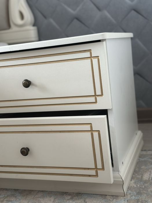 Прикроватные тумбы