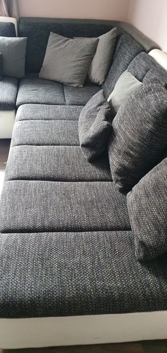 Диван на буквата П