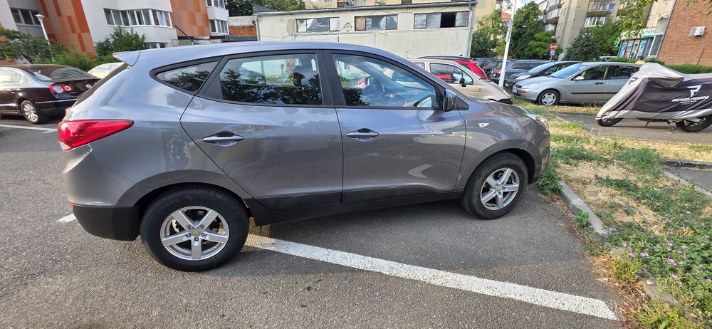 Vand Hyundai ix35 tucson 2015 1.6 GDI benzina 120000 km stare excelentă