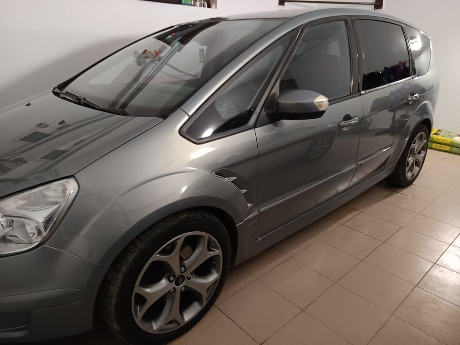 Ford S max facelift 2010