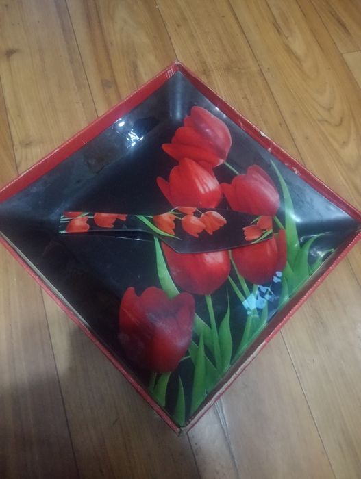 Продам тортницу новая