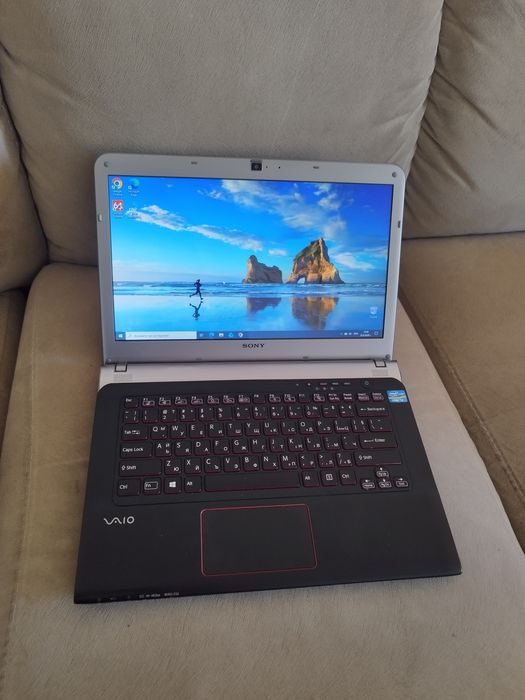 Лаптоп Sony Vaio - 14 инча , 8GB рам, 4 часа батерия, 120GB SSD