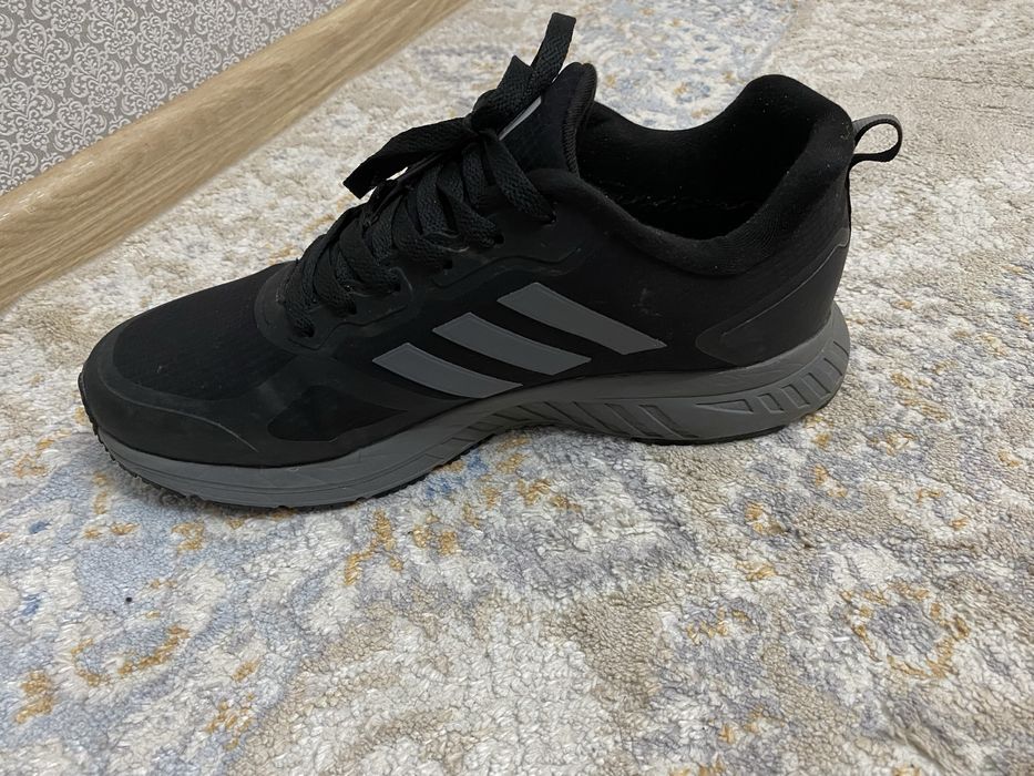 Продам Термо кроссовки Adidas