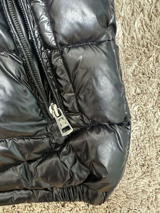 Яке Moncler L размер