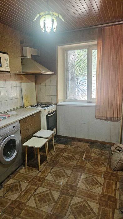 Метро. Хамза. 1 комнат. 1 этаж. Чиланзар-5 Кв. Кирпичный Дом.