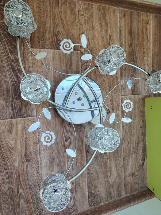 Продам люстру, 6 стаканов, галогеноваяя