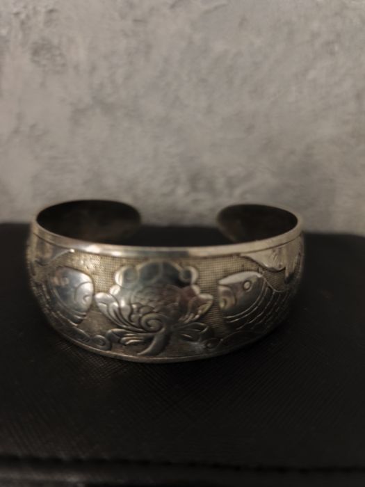 Продам женский серебряный браслет