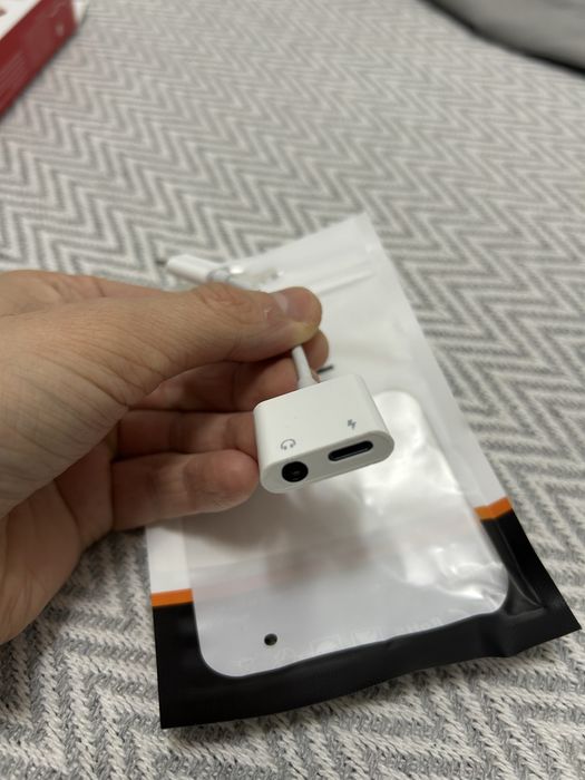 Adaptor Lightning 2 in 1 AUX + Incarcare NOU
