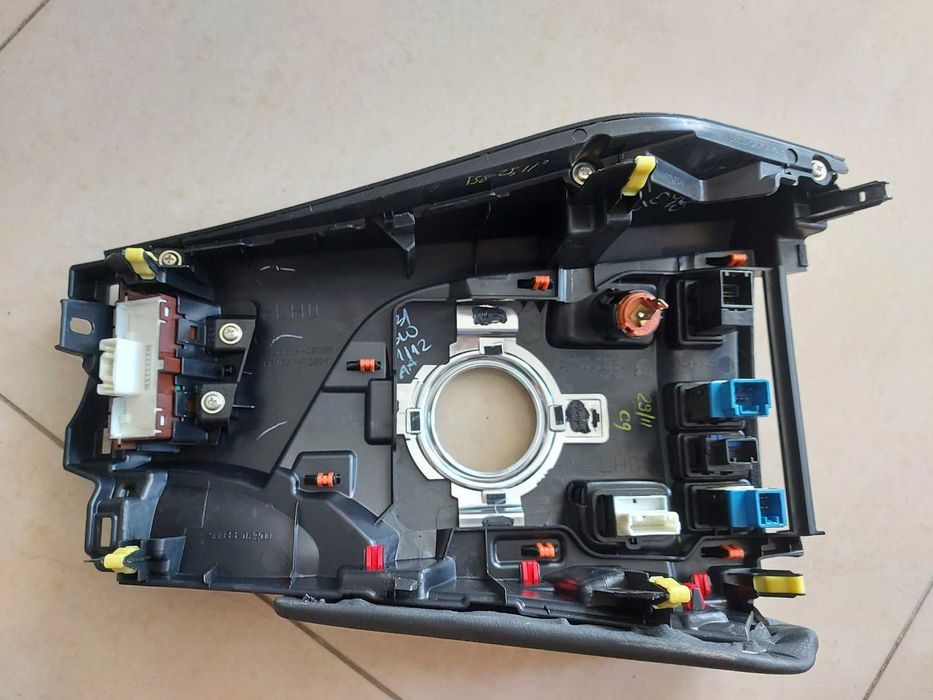 TOYOTA AURIS / Тойота Аурис панел превключватели