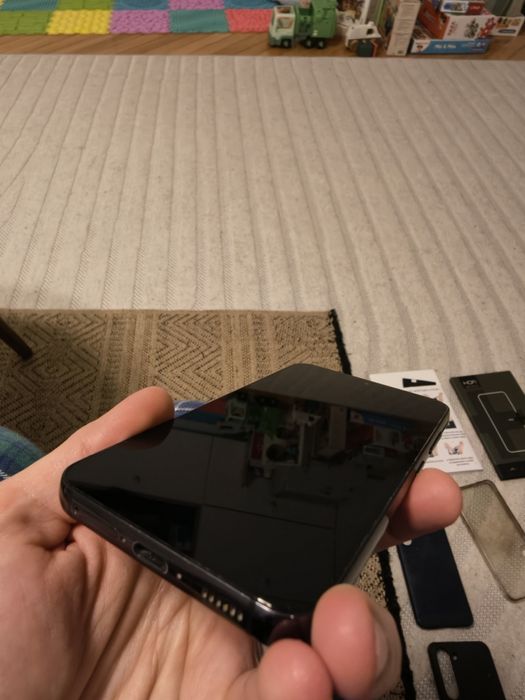 Samsung Galaxy S23 cu accesorii