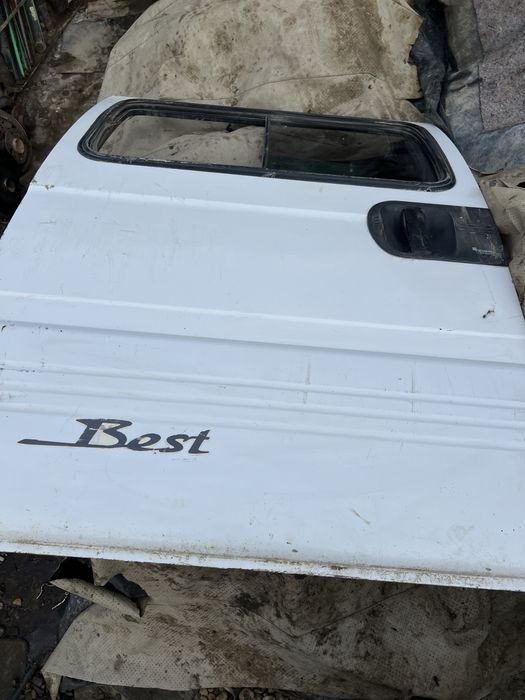 задняя дверь или дверь багажника автомобиля Damas.