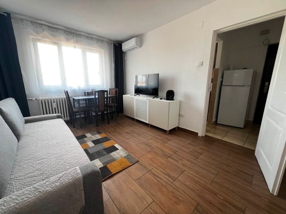 Propietar inchiriez apartament zona INTIM