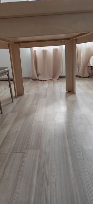 De vanzare masa dining 1x1. 6m foarte zdravana