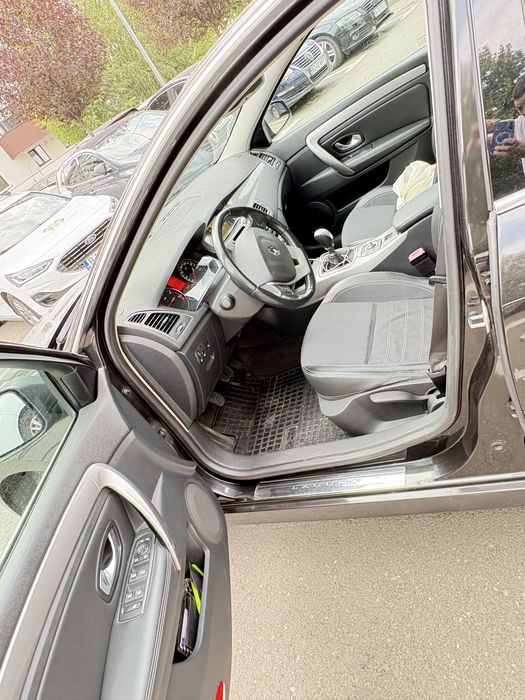 Vand renault laguna 3 . 1.5 dci 2011