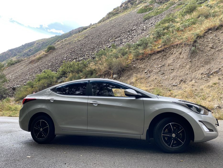 Автомобиль хендай Элантра