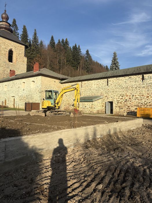 Inchiriez excavatoare de 5tone 13 tone si 22tone cu operator