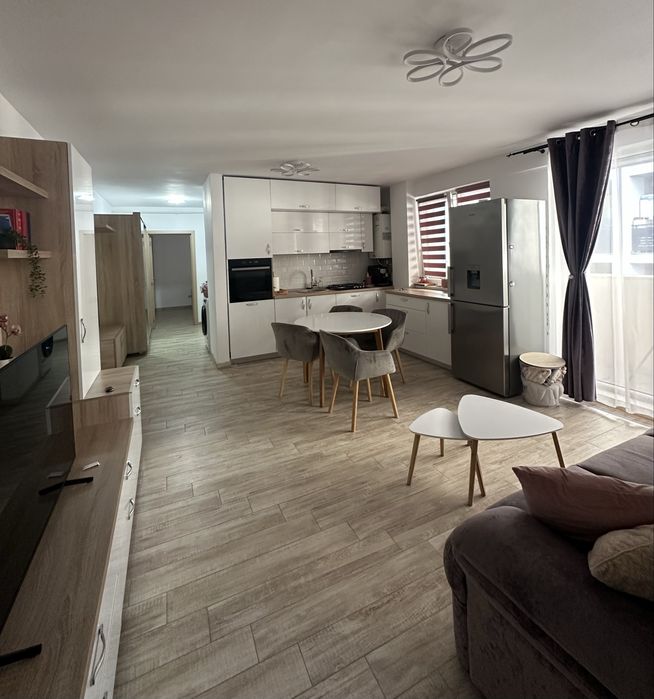 Inchiriez apartament 3 camere Floresti, Sub Cetate