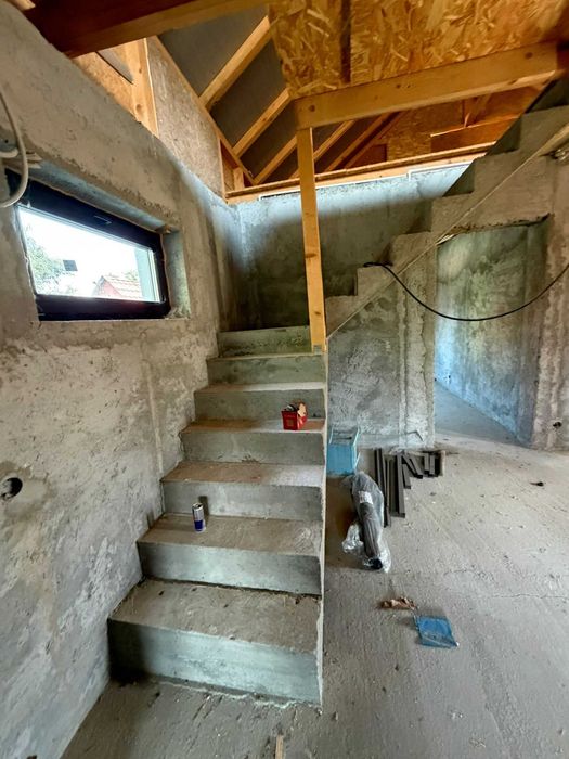 Casa + Mansarda de vanzare, Teren 1480mp, Gard beton