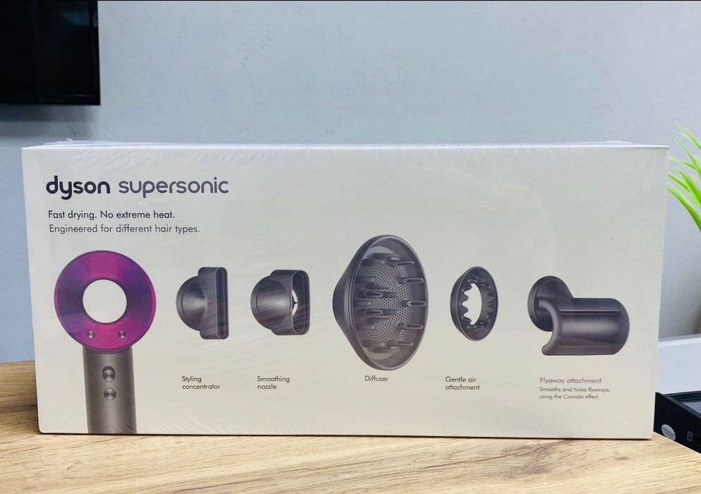Акция При покупке Dyson Airstrait в подарок Dyson Styler Origin